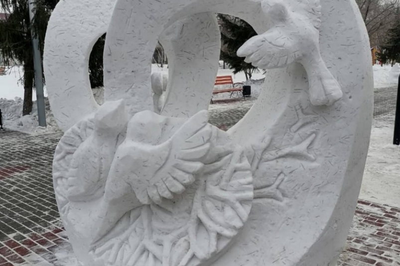 Скульпторы из Иркутска и Екатеринбурга победили на фестивале снежных фигур на Урале