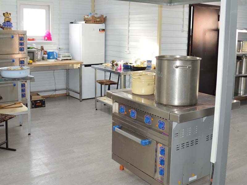 Новые пищеблоки открыли в трех школах Осинского района