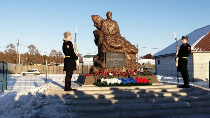 Памятник Афанасию Белобородову открыли в его родном селе Баклаши Шелеховского района