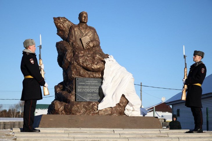 Памятник генералу армии Афанасию Белобородову открыли в селе Баклаши