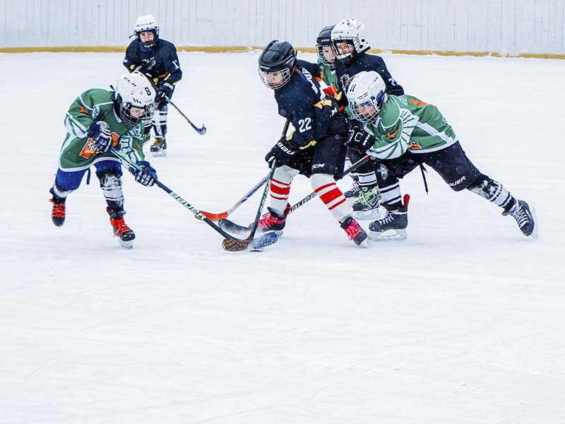 Турнир по хоккею с шайбой среди начинающих спортсменов провели в Иркутске