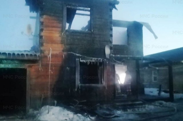 Двое детей погибли на пожаре в Иркутском районе утром 2 февраля