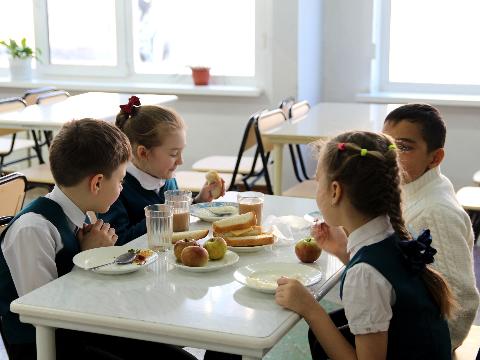 В Иркутской области дети участников спецоперации будут бесплатно питаться в школах