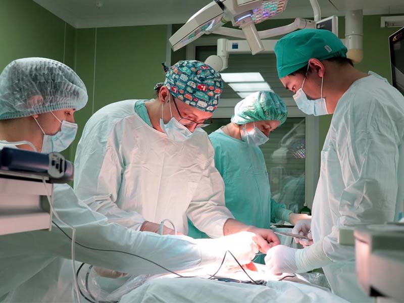 Врачи ИМДКБ впервые провели операцию по коррекции аномалии развития почки у новорожденного