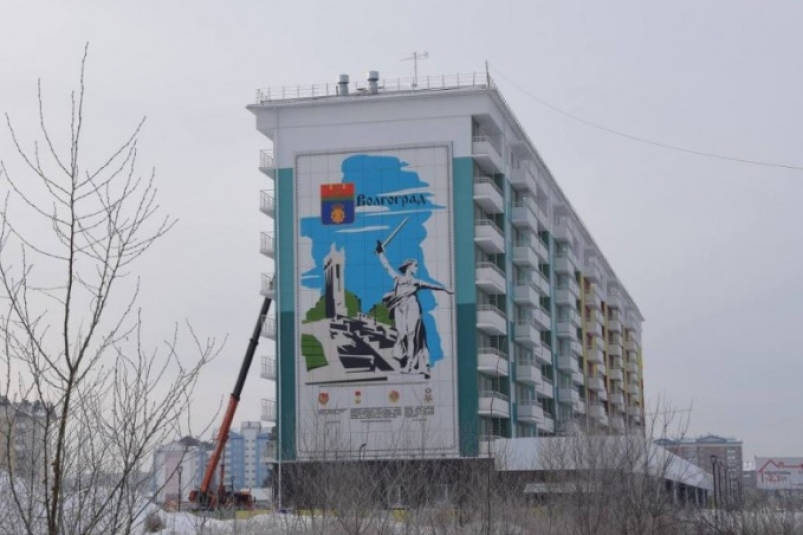 Панно появилось на стене новостройки в Ангарске к 80-летию победы в Сталинградской битве