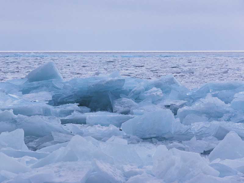 Образование становой трещины во льду Байкала стало причиной землетрясения в Большом Голоустном