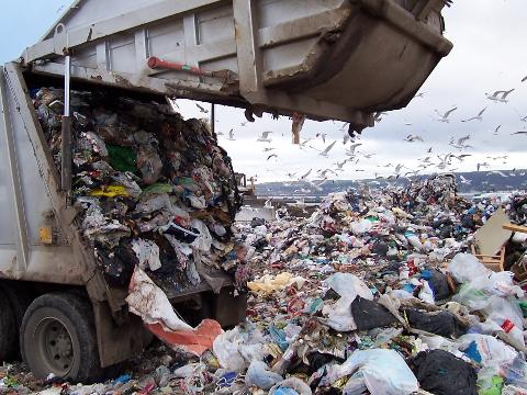 Жители Иркутской области могут воспользоваться онлайн-мониторингом вывоза твердых коммунальных отходов