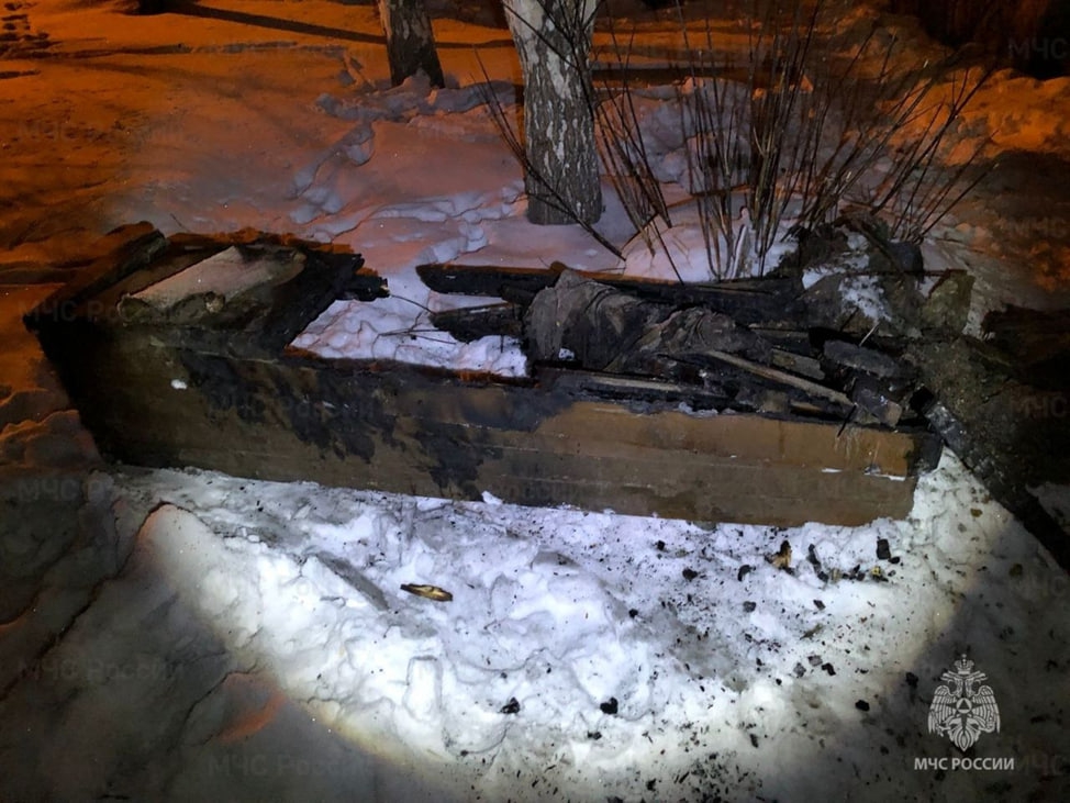 Ночью в Иркутске горел многоквартирный дом. Пожарные спасли 26 человек