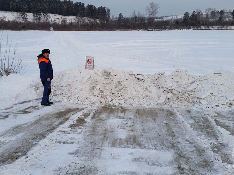 Более 100 водителей оштрафовали в Приангарье с начала года за выезд на лед вне переправ