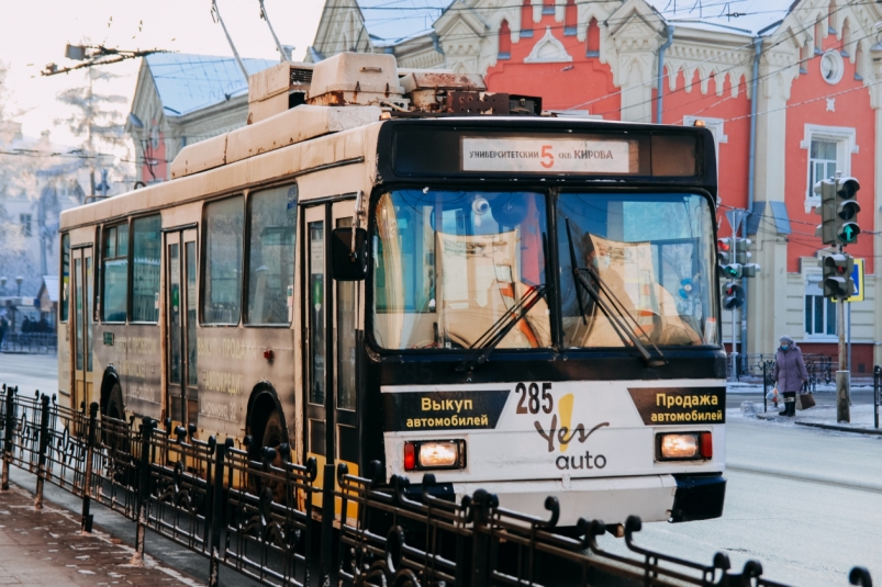 Троллейбус на "Волжской" в Иркутске загорелся из-за нарушения техники безопасности
