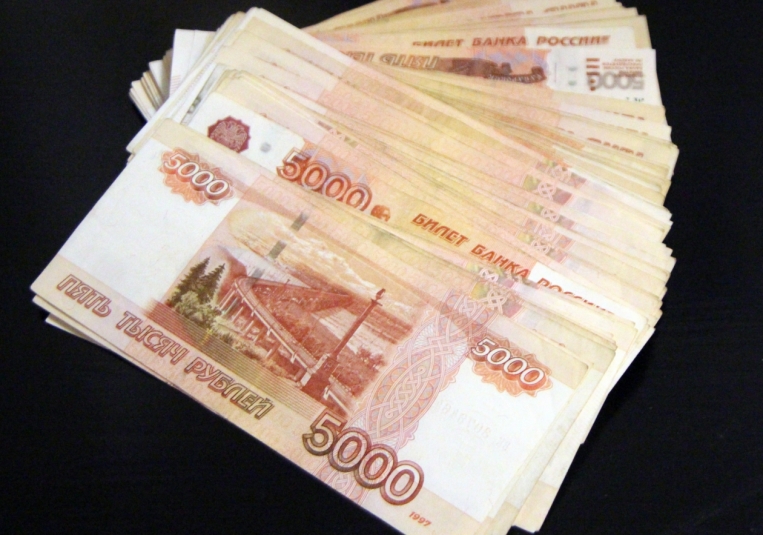 Жительница Братска увлеклась инвестициями и перевела аферистам более 2 млн рублей