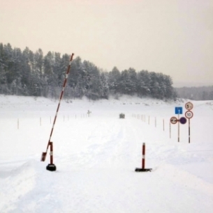 В Прибайкалье открылась первая автомобильная ледовая переправа