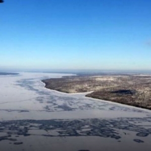 Обломки пропавшего вертолета обнаружены на льду залива Ангары в Братском районе