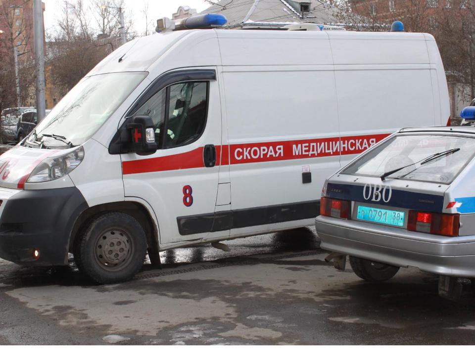 В Ангарске пьяная пациентка и её возлюбленный повредили автомобиль скорой помощи