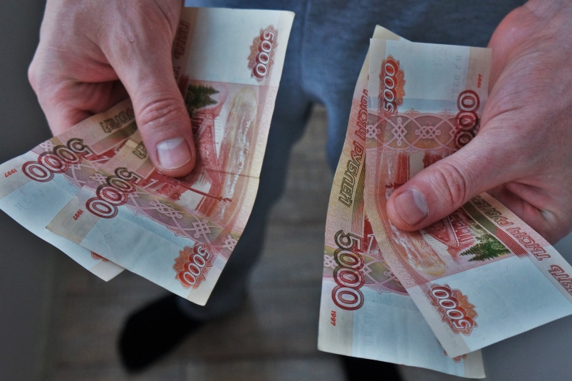 Россиянам поднимут зарплаты на 10% - Путин поручил