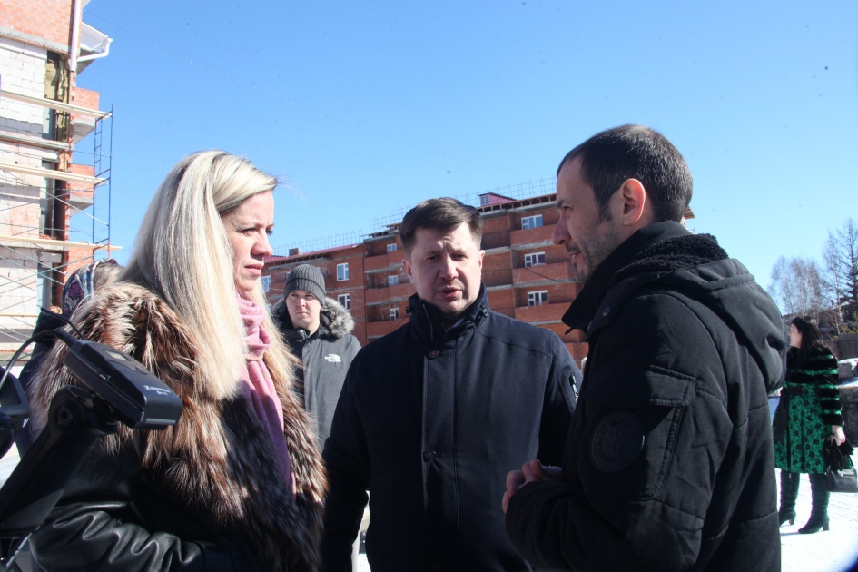 Министр строительства Иркутской области встретился с участниками программы переселения из ветхого жилья в Братске