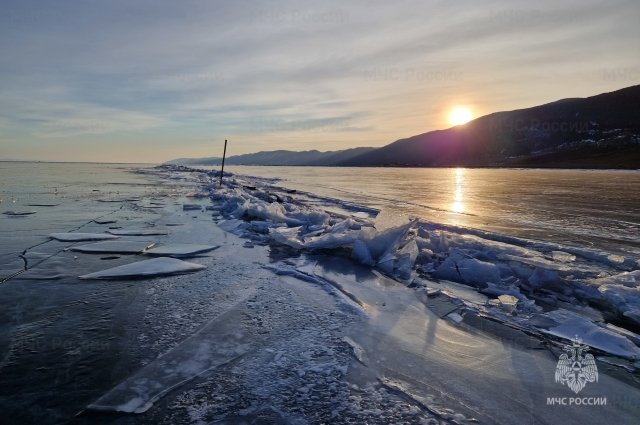 МЧС предупреждает: «На Байкале наблюдаются негативные изменения льда»