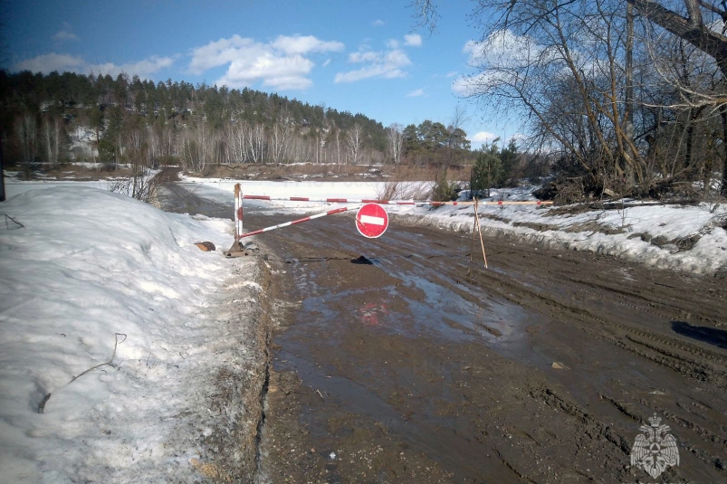 Ледовые переправы продолжают закрывать в Иркутской области