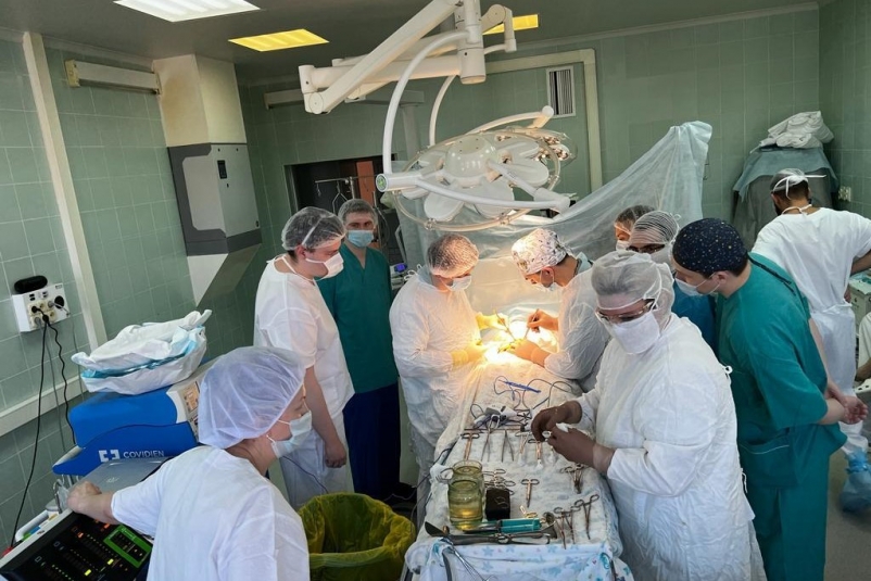 В Иркутской области впервые провели трансплантацию части печени от родственника