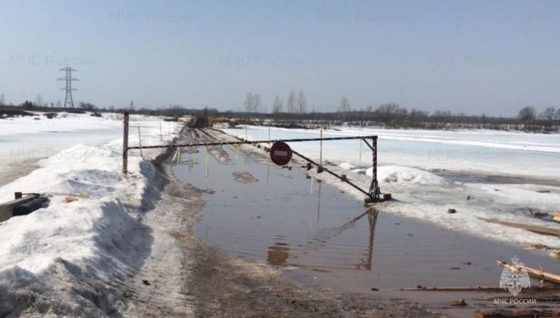 Две ледовые переправы закрыли в Приангарье за сутки