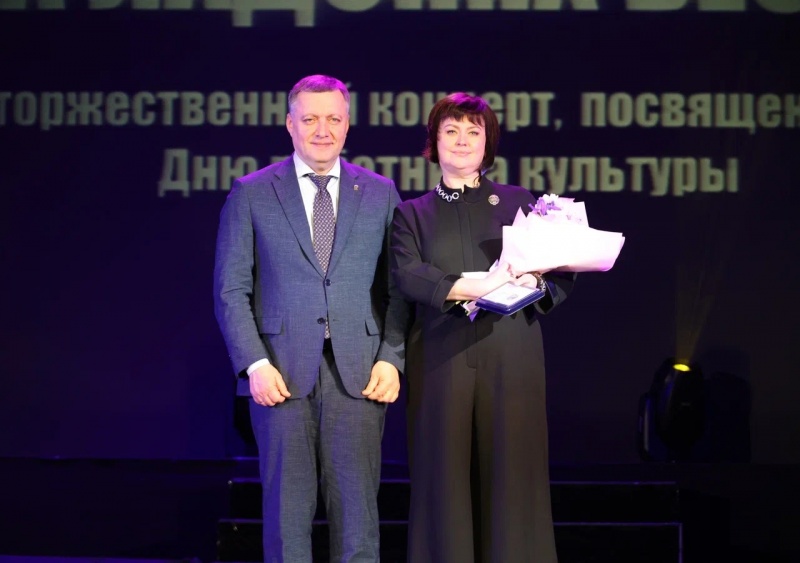 Игорь Кобзев наградил заслуженных работников культуры Иркутской области