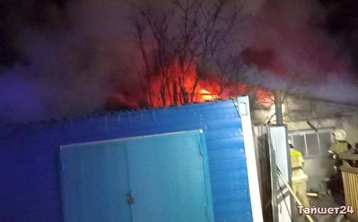 Ночью в Тайшете горел дом на улице Ивана Бича