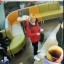 Подозреваемую в хищении денег у пенсионера женщину разыскивают в Ангарске 