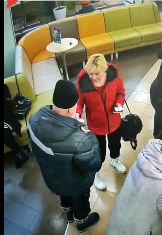 ВНИМАНИЕ: В Ангарске полиция ищет женщину, ограбившую пенсионера прямо в банке