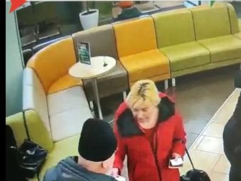 В Ангарске разыскивают женщину, которая украла деньги у пенсионера
