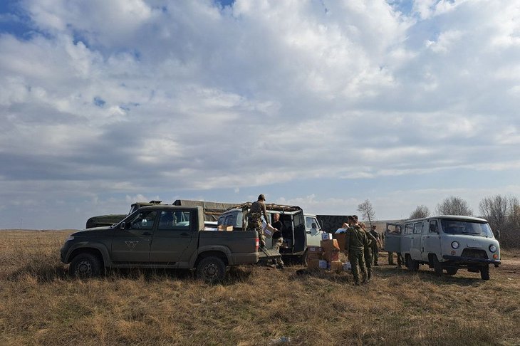 Мобилизованным из Иркутской области доставили три УАЗа и бронеавтомобиль