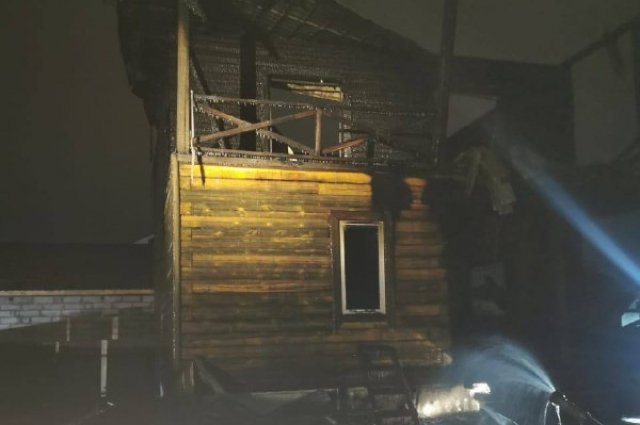 После гибели семейной пары на пожаре в Шелеховском районе завели дело