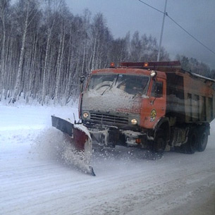 Из-за снегопада Дорожная служба Прибайкалья работает в усиленном режиме