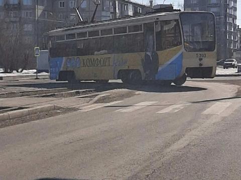 В Ангарске трамвай съехал с рельсов на демонтированной остановке