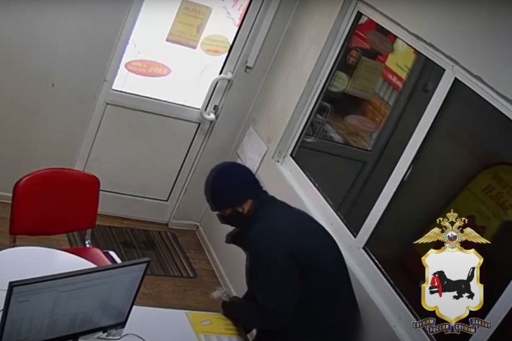 В Ангарске сотрудница офиса микрозаймов отдала грабителю билеты «банка приколов» вместо денег