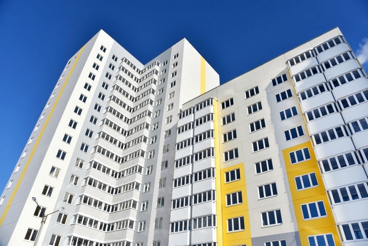 В Иркутской области 3-летний мальчик выпал из окна квартиры на четвертом этаже
