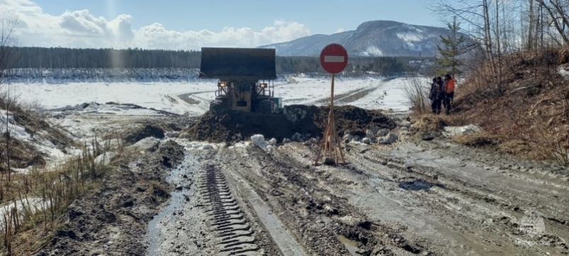 Шесть ледовых переправ закрыли в Иркутской области за сутки