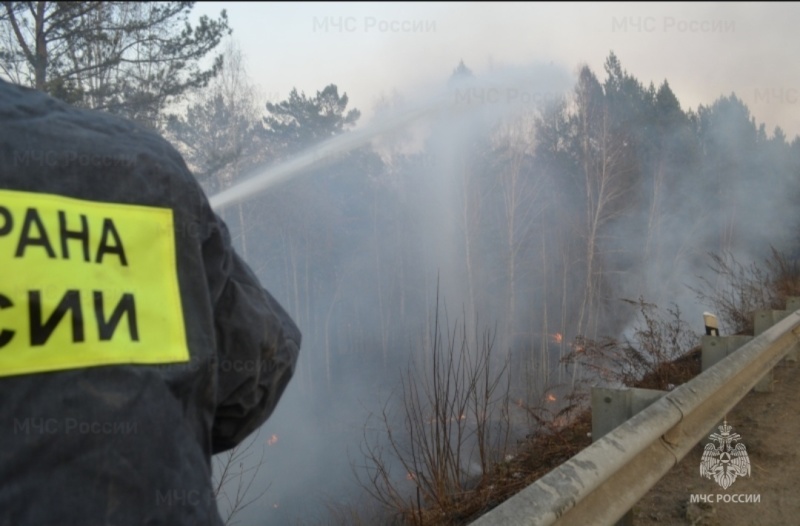Силы пожаротушения перевели на усиленный режим дежурства в Приангарье 