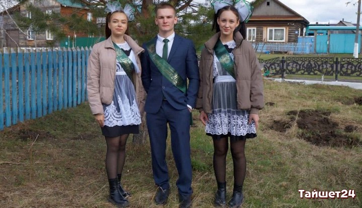 В Шелехово выпускники школы высадили деревья в Аллею памяти