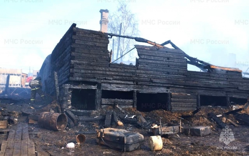 Женщина и двое детей погибли на пожаре в поселке Магистральный