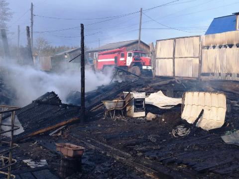 Женщина и два ребенка погибли на пожаре на севере Иркутской области