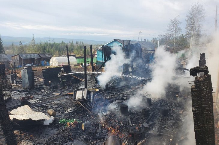 Двое детей и их мать погибли на пожаре в Казачинско-Ленском районе