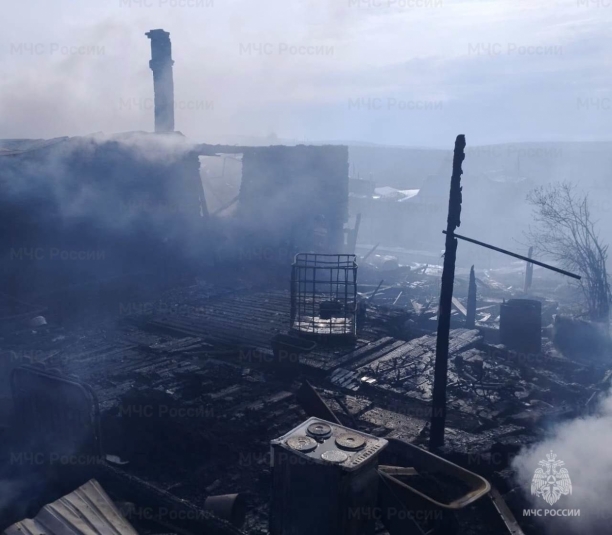 Прокуратура контролирует выяснение причин пожара с гибелью семьи в Иркутской области