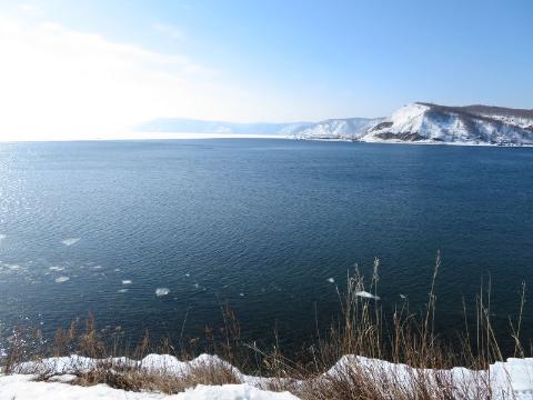 Южный Байкал вскрылся ото льда на 15 дней позже обычного
