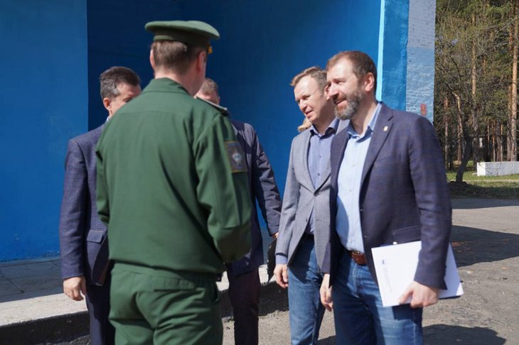 Александр Ведерников предложил развивать в военных гарнизонах Приангарья социальную инфраструктуру