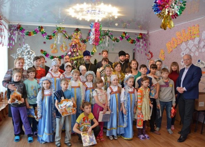 Епископ Алексий в Тайшете поздравил детей-сирот с Рождеством