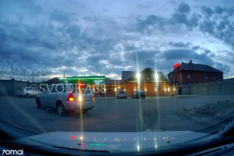 Автомобилист несколько раз проехался по человеку в Усть-Ордынском в Иркутской области