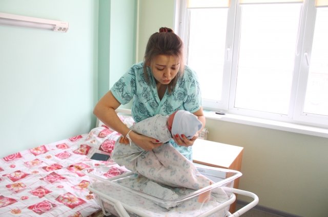 Около 800 электронных свидетельств о рождении оформили в Иркутской области