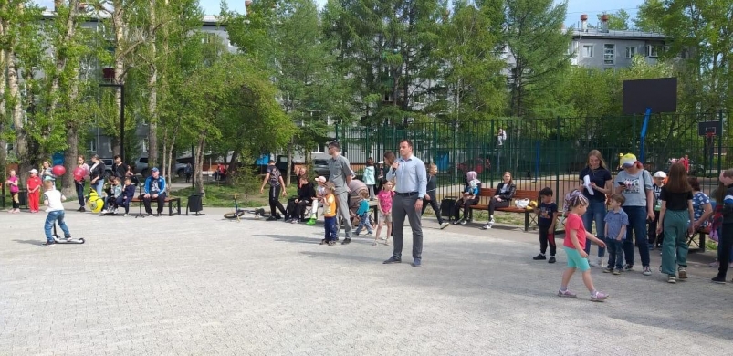 Депутаты Думы Иркутска организовали в Ленинском районе праздники в честь Дня защиты детей