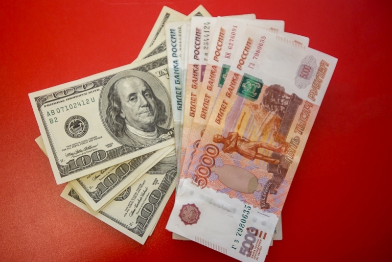 Экономист объяснил, как крах доллара повлияет на Россию
