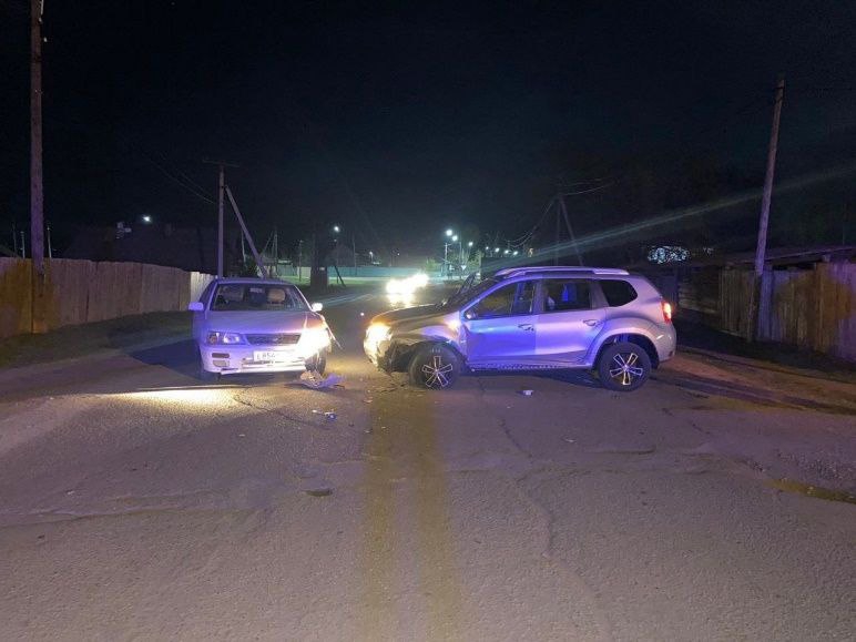 Пьяная автоледи убила человека в протараненной ею машине в Усть-Ордынском